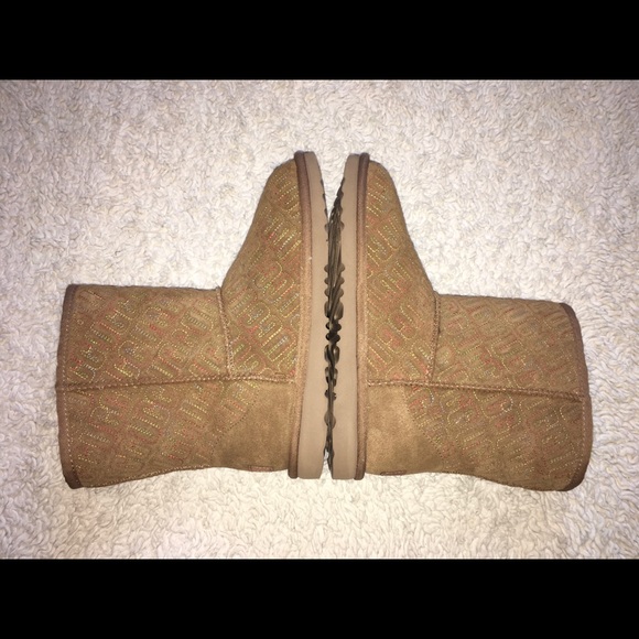 UGG - Picture 8 of 12